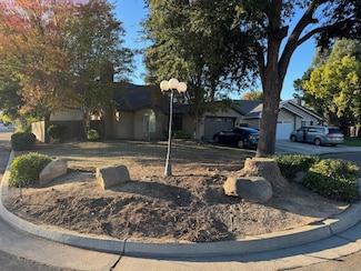 9567 N Barton Ave, Fresno, CA 93720