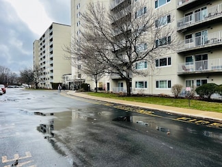 200 Cove Way Unit 205, Quincy, MA 02169