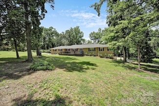 926 Meadow Lakes Rd, Rock Hill, SC 29732