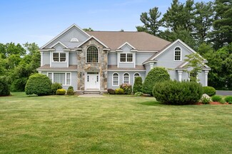 8 Hitchcock Farm Rd, Andover, MA 01810