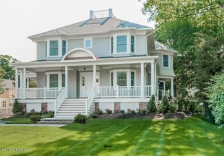 4 Lockwood Dr, Old Greenwich, CT 06870