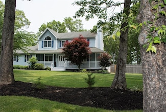 132 N Woods Rd, Calverton, NY 11933