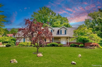 24535 Halley Crescent Dr, Grosse Ile, MI 48138