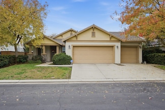 1363 Windsong Dr, Tulare, CA 93274