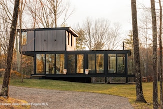 283 Willow Glen Rd, Red Hook, NY 12571