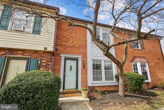 5765 Independence Cir, Alexandria, VA 22312