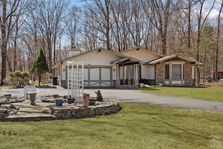 13 Knollwood Dr, Valatie, NY 12184
