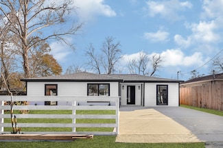 8110 Linda Vista Rd, Houston, TX 77028