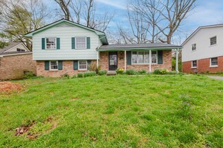 3021 Stanford Dr, Lexington, KY 40517