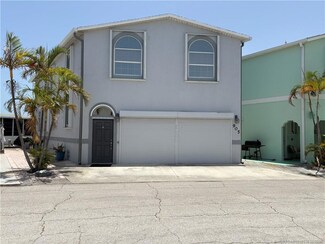 905 Nettles Blvd, Jensen Beach, FL 34957
