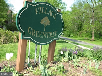 30 Park Vallei Ln, Brookhaven, PA 19015