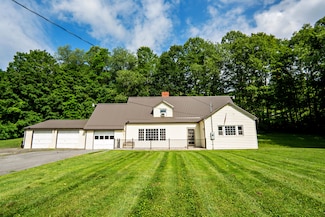 1562 Sewell St S, Rainelle, WV 25962