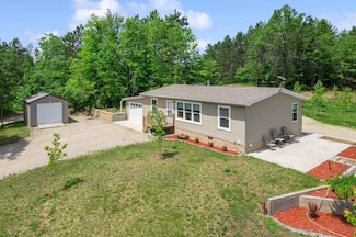 W10016 Royal Ann Ln, Crivitz, WI 54114