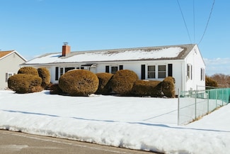 16 Quinn Dr, Holyoke, MA 01040