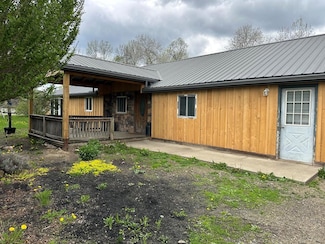 146 Academy St, Genesee, PA 16923
