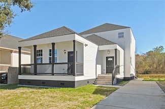 424 Cougar Dr, Arabi, LA 70032