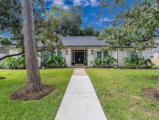 5827 Dumfries Dr, Houston, TX 77096