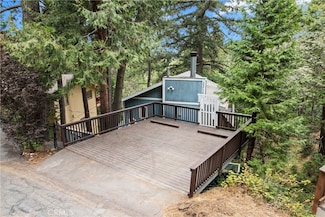 23774 Lakeview Dr, Crestline, CA 92325