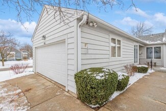 3701 Chimney Hill Dr, Valparaiso, IN 46383