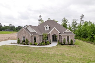 208 Middleton Place Dr, Benton, AR 72019