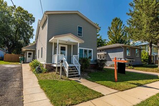807 Alaska Ave, Mount Horeb, WI 53572