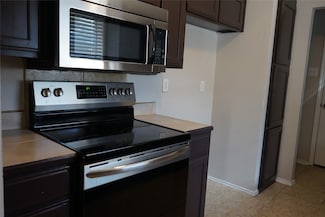 2421 Indigo Ln, Arlington, TX 76015