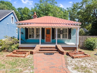 312 E West St, Southport, NC 28461