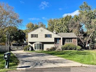 2824 Fort Worth Ct, Grand Island, NE 68803