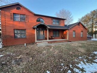 5189 Live Oak Dr, Smithton, IL 62285