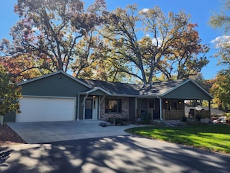 2408 S Teut Rd, Burlington, WI 53105