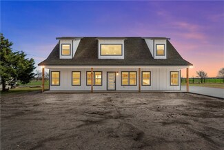 601 E 7th St, McGregor, TX 76657