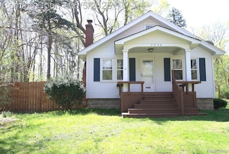 7035 Pontiac Lake Rd, Waterford, MI 48327