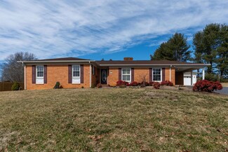 2208 Davis Rd, Waynesboro, VA 22980