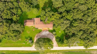 8411 Brimberry Rd, Alma, IL 62807