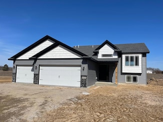 32733 Naples St NE, Cambridge, MN 55008