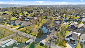 410 S Carroll St, La Porte, TX 77571