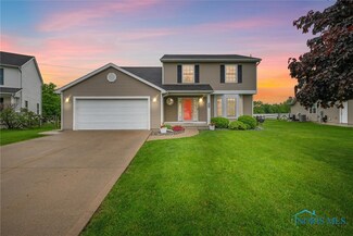1030 N Ironwood Dr, Rossford, OH 43460