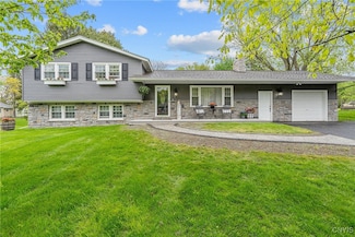 4966 Crestwood Ln, Syracuse, NY 13215