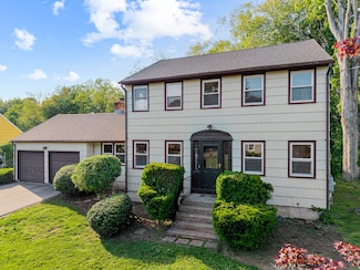 14 Meadowood Ln, Old Saybrook, CT 06475