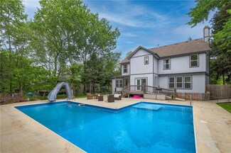 8466 Frederick Dr, De Soto, KS 66018