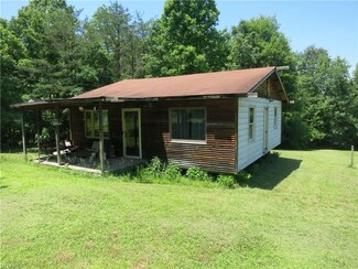 1356 Grieves Run Rd, Elizabeth, WV 26143