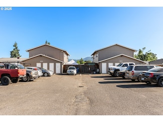 1194 R St, Springfield, OR 97477