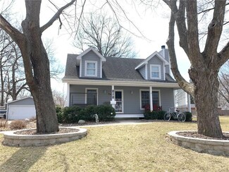 818 W Washington St, Winterset, IA 50273