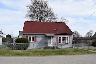 34 Doolittle Ct, Somerset, MA 02725