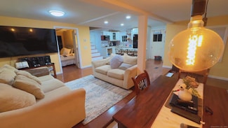 54 Mountain Rd, Woodbury, CT 06798