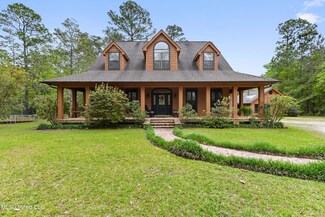 6087 Crump Rd, Kiln, MS 39556