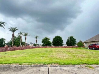 5083 W St Andrews Cir, New Orleans, LA 70128