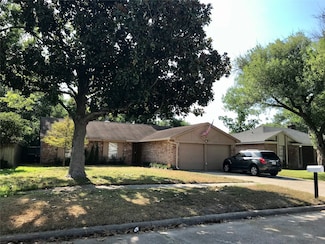 11318 Beauvoir Dr, Houston, TX 77065