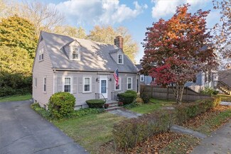 360 High St, Bristol, RI 02809