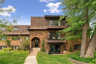 1015 Woodland Heights Ct SE Unit 14, Cedar Rapids, IA 52403